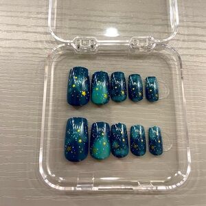 🆕 Aqua Ombré gold star press on nail set